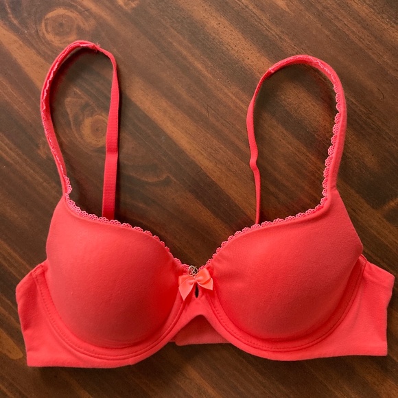 Victoria's Secret Other - NWOT Victoria Secret Coral 32C Lightly Lined Demi Bra